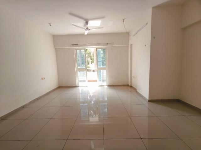 Resale | 3 BHK 1400 Sq.Ft. Apartment in Panama Silver Stone
