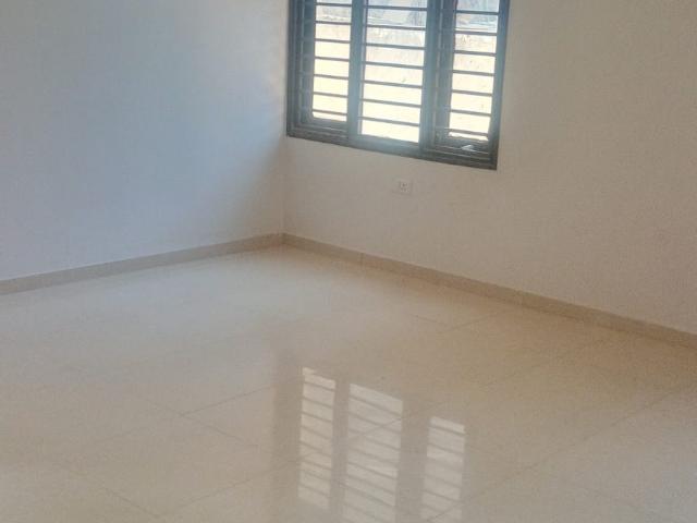 Resale | 3 BHK 1400 Sq.Ft. Apartment in Raja Park