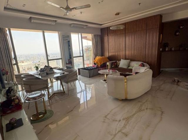Resale | 3 BHK 1400 Sq.Ft. Apartment in Transcon Triumph Tower