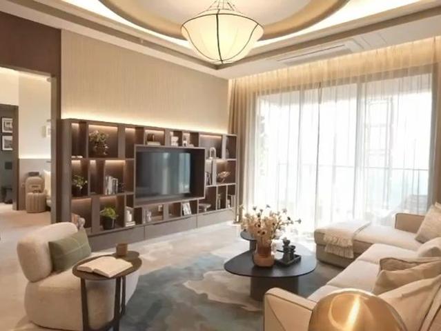 Resale | 3 BHK 1410 Sq.Ft. Apartment in Godrej Five Gardens