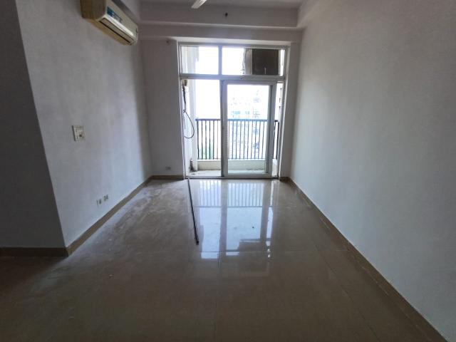 Resale | 3 BHK 1550 Sq.Ft. Apartment in Gaur Valerio