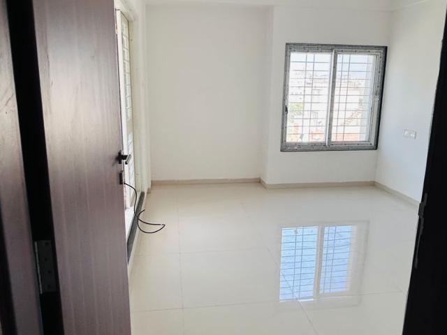 Resale | 3 BHK + 1550 Sq.Ft. Apartment in Mohan Nagar Co Op Society