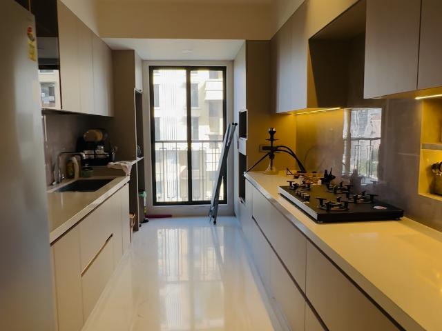 Resale | 3 BHK 1550 Sq.Ft. Apartment in Mirchandani Triton