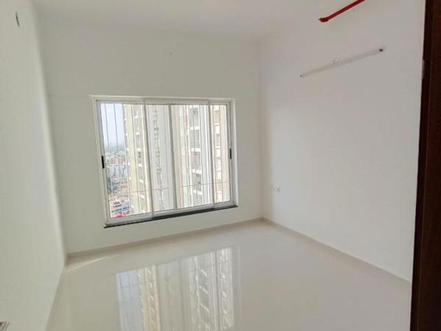 Resale | 3 BHK 1550 Sq.Ft. Apartment in Runwal The Central Park