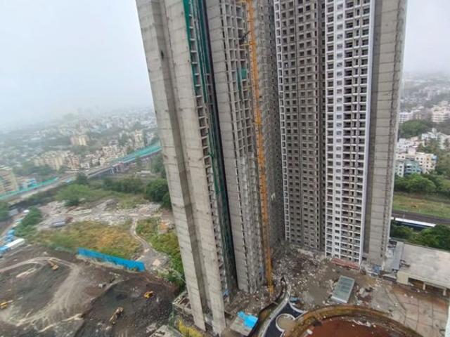 Resale | 3 BHK 1550 Sq.Ft. Apartment in Runwal The Central Park