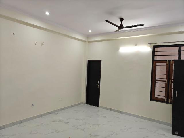 Resale | 3 BHK 1575 Sq.Ft. Apartment in Omaxe R2