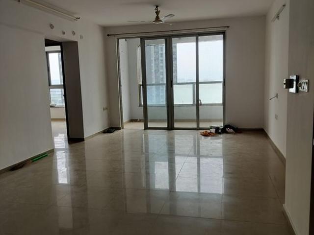 Resale | 3 BHK 1580 Sq.Ft. Apartment in Amanora Future Towers