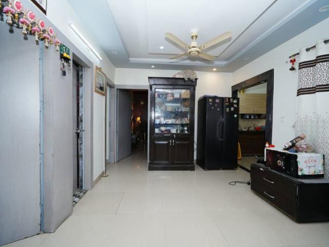 Resale | 3 BHK 1587 Sq.Ft. Apartment in Orris Carnation Residency
