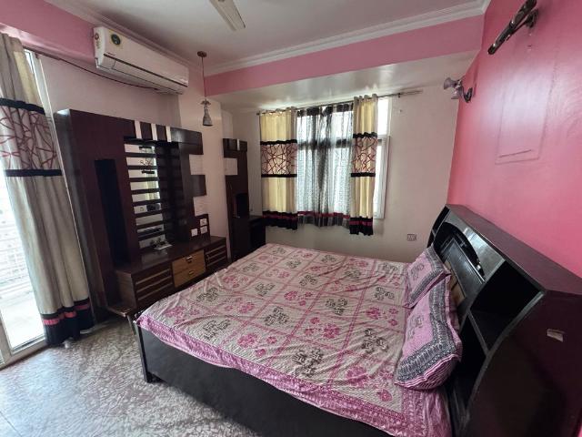 Resale | 3 BHK 1595 Sq.Ft. Apartment in Shipra Regalia Heights