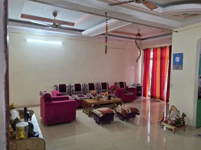 Resale | 3 BHK 1500 Sq.Ft. Apartment in Hazratganj