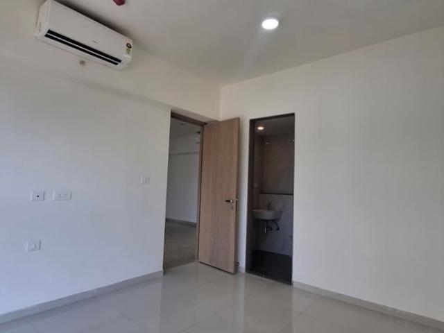 Resale | 3 BHK 1500 Sq.Ft. Apartment in Lodha Woods