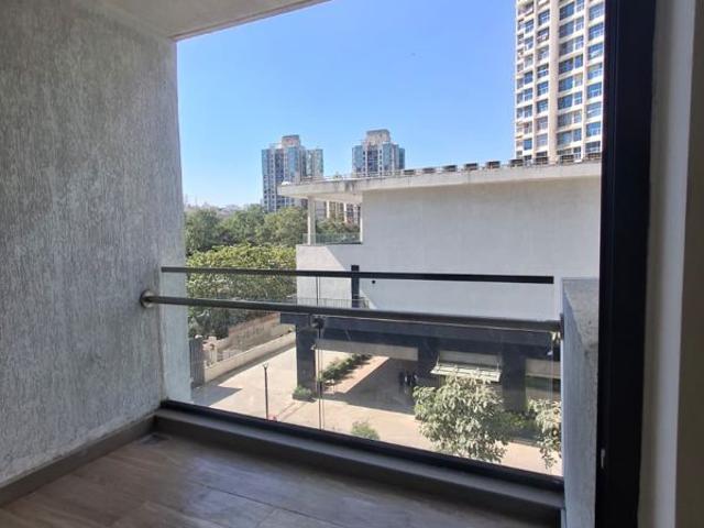 Resale | 3 BHK 1500 Sq.Ft. Apartment in Lodha Woods