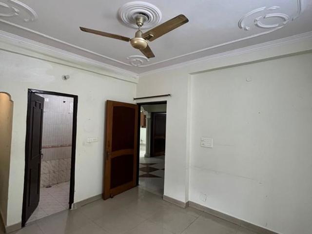 Resale | 3 BHK 1500 Sq.Ft. Apartment in Sector 10 Dwarka