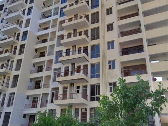 Resale | 3 BHK + 1500 Sq.Ft. Apartment in Sunny Enclave