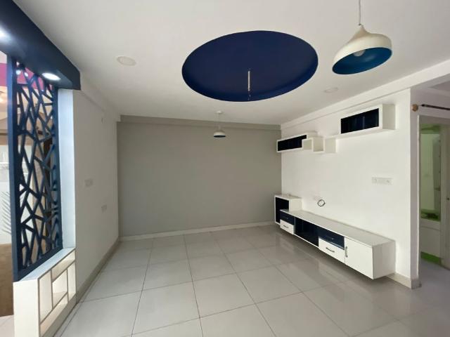 Resale | 3 BHK 1500 Sq.Ft. Apartment in Roshan Gardenia