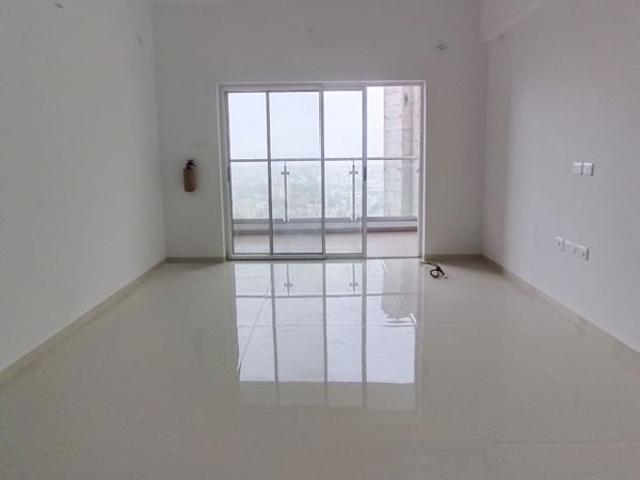 Resale | 3 BHK 1500 Sq.Ft. Apartment in Runwal The Central Park