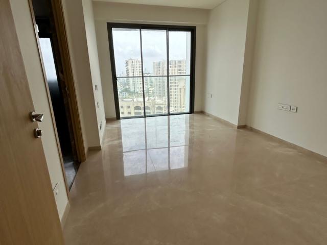 Resale | 3 BHK 1500 Sq.Ft. Apartment in Rustomjee Parishram