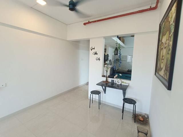 Resale | 3 BHK 1500 Sq.Ft. Apartment in Wadhwa Meadows