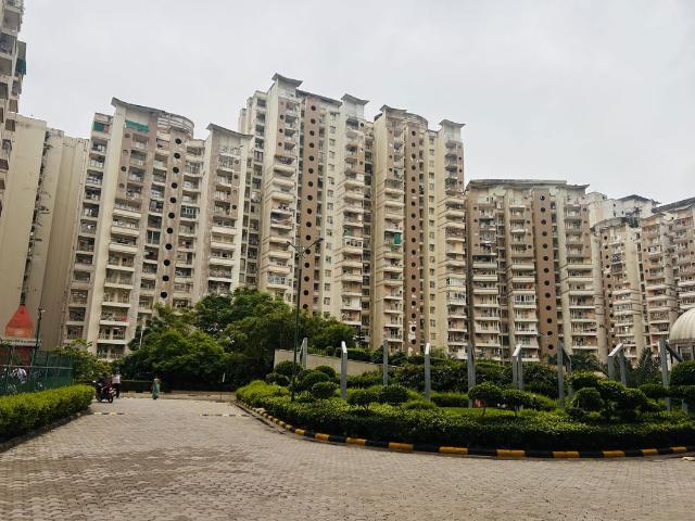 Resale | 3 BHK + 1505 Sq.Ft. Apartment in Supertech Ecociti