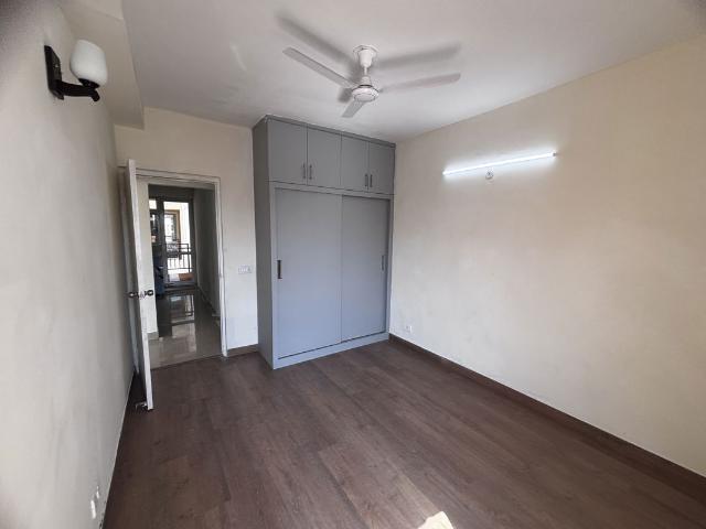 Resale | 3 BHK 1516 Sq.Ft. Apartment in Jaypee Kensington Park Apartments