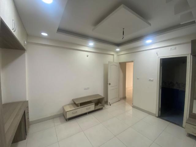 Resale | 3 BHK 1520 Sq.Ft. Apartment in Roshan Gardenia