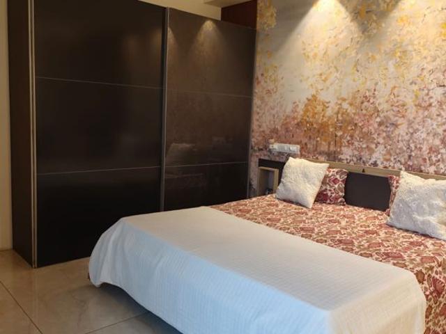 Resale | 3 BHK 1527 Sq.Ft. Apartment in Hiranandani Club Meadows