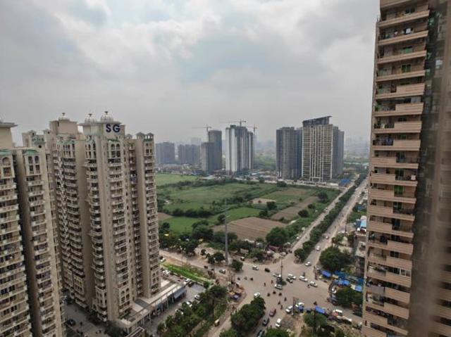 Resale | 3 BHK 1645 Sq.Ft. Apartment in Rishabh Hindon Green Valley