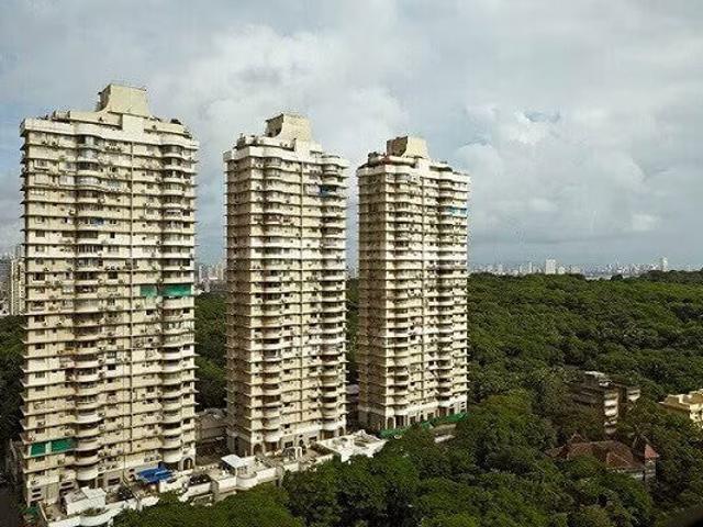 Resale | 3 BHK 1650 Sq.Ft. Apartment in Grand Paradi Towers