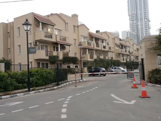 Resale | 3 BHK 1650 Sq.Ft. Apartment in Emaar Emerald Floors