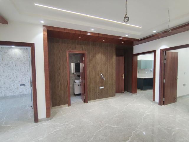 Resale | 3 BHK + 1650 Sq.Ft. Apartment in Emerald Anmol