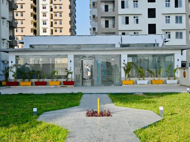 Resale | 3 BHK 1650 Sq.Ft. Apartment in Omkar Daffodils