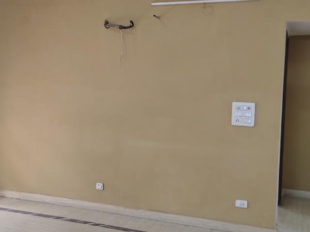 Resale | 3 BHK 1650 Sq.Ft. Apartment in Metro Suites Glitz