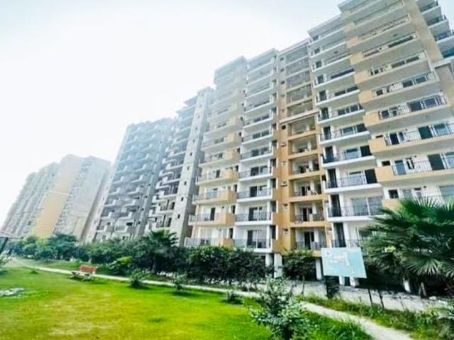 Resale | 3 BHK 1650 Sq.Ft. Apartment in Sector 115