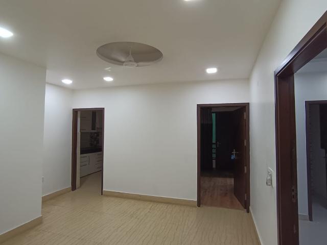 Resale | 3 BHK 1650 Sq.Ft. Apartment in Parsvnath Green Ville