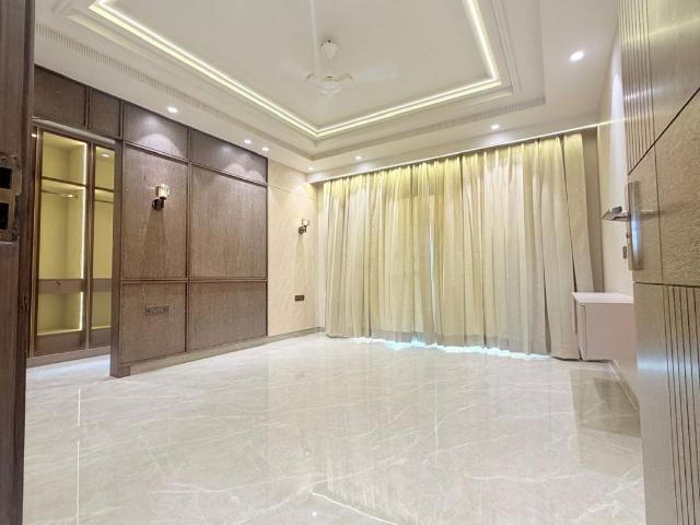 Resale | 3 BHK + 1680 Sq.Ft. Apartment in Smart World Orchard