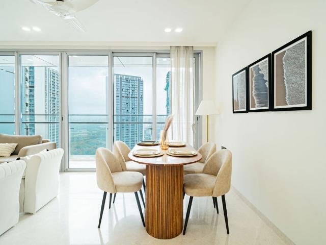 Resale | 3 BHK 1690 Sq.Ft. Apartment in Oberoi Exquisite Goregaon