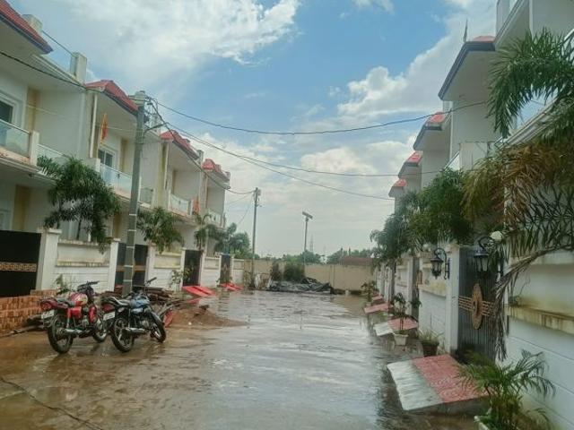 Resale | 3 BHK + 1600 Sq.Ft. Villa in Dhawa