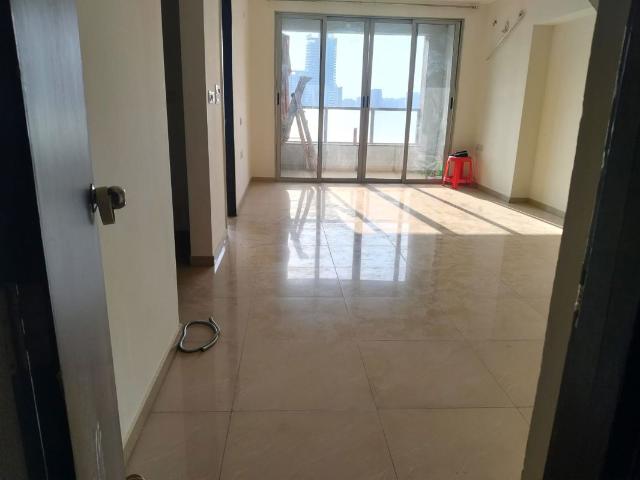 Resale | 3 BHK 1600 Sq.Ft. Apartment in Amanora Future Towers