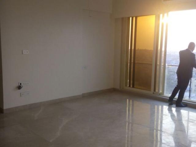 Resale | 3 BHK 1600 Sq.Ft. Apartment in Santacruz West