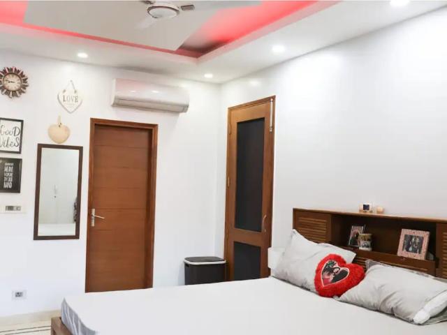 Resale | 3 BHK 1600 Sq.Ft. Apartment in Sector 18 Dwarka
