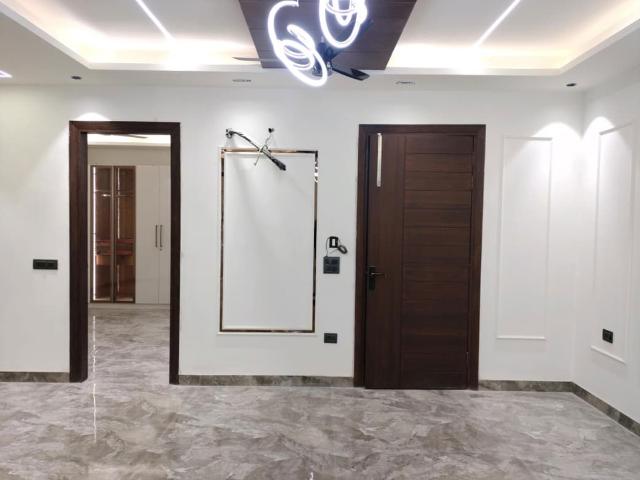 Resale | 3 BHK 1600 Sq.Ft. Apartment in Sector 4 Dwarka