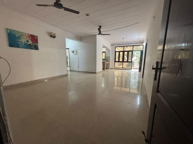 Resale | 3 BHK 1600 Sq.Ft. Apartment in Vijaya Apartments