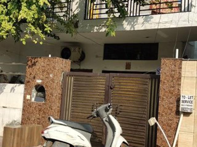 Resale | 3 BHK + 160 Sq.Yd. Independent House in Sector 8