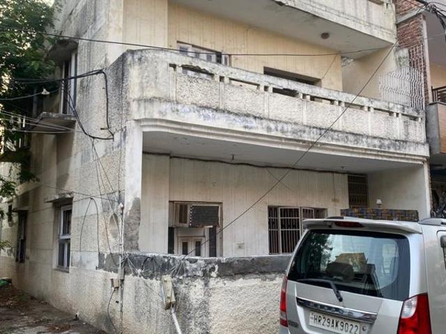 Resale | 3 BHK + 160 Sq.Yd. Independent House in Sector 8