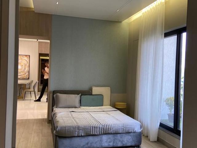 Resale | 3 BHK 1610 Sq.Ft. Apartment in Kumar Parc Residences