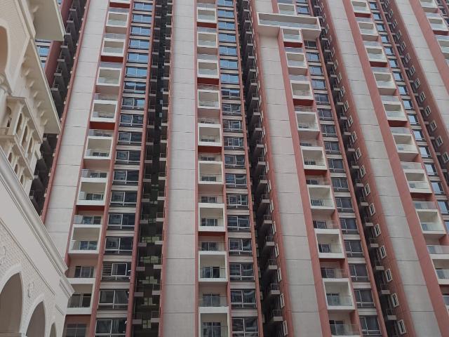 Resale | 3 BHK 1617 Sq.Ft. Apartment in Urbanrise On Cloud 33