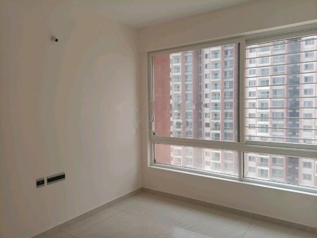 Resale | 3 BHK 1617 Sq.Ft. Apartment in Urbanrise On Cloud 33