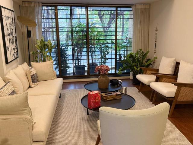 Resale | 3 BHK 1750 Sq.Ft. Apartment in Bandra West