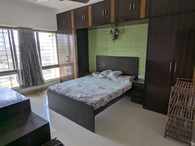 Resale | 3 BHK 1750 Sq.Ft. Apartment in Goregaon West