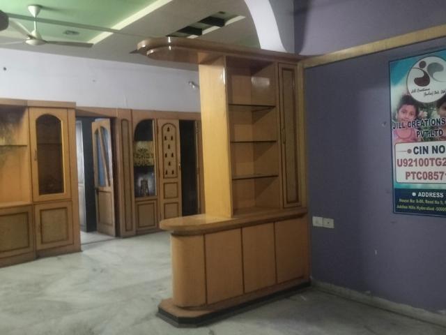Resale | 3 BHK + 1750 Sq.Ft. Apartment in Jubilee Hills